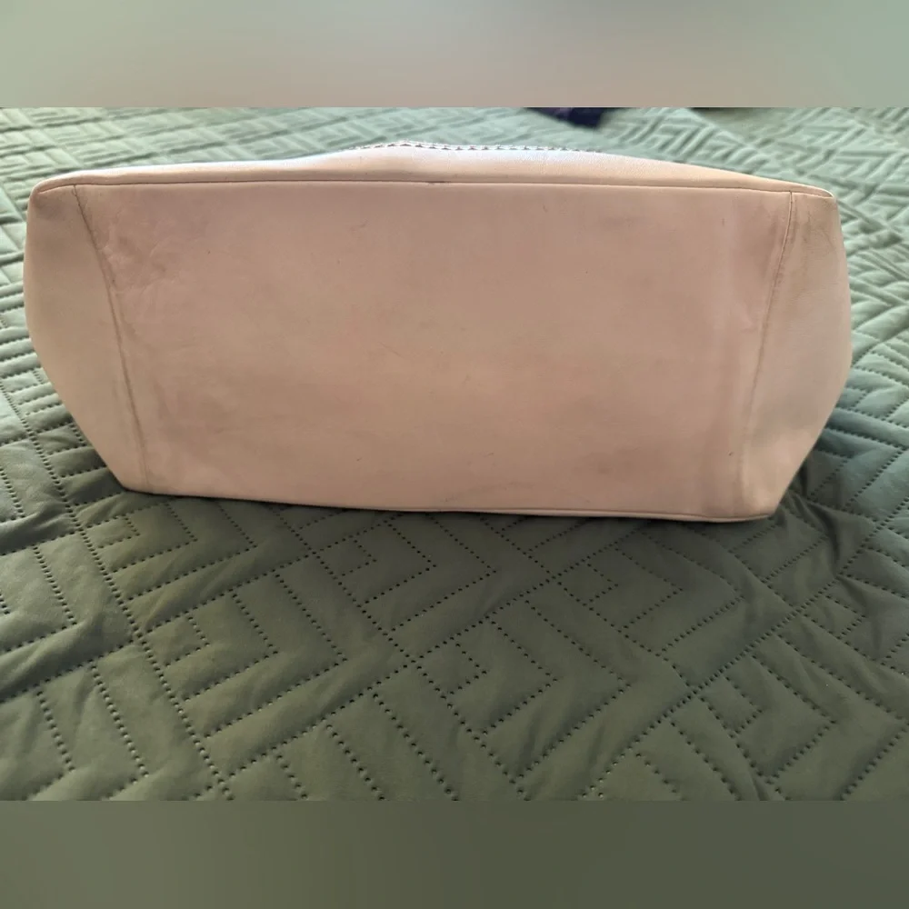 Very Good Condition, Coach Legacy Signature Bone & White Canvas/Leather Handbag - Picture 3 of 6